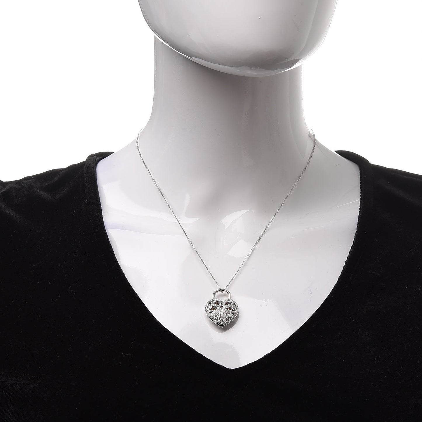 18K White Gold Diamond Filigree Heart Pendant Necklace