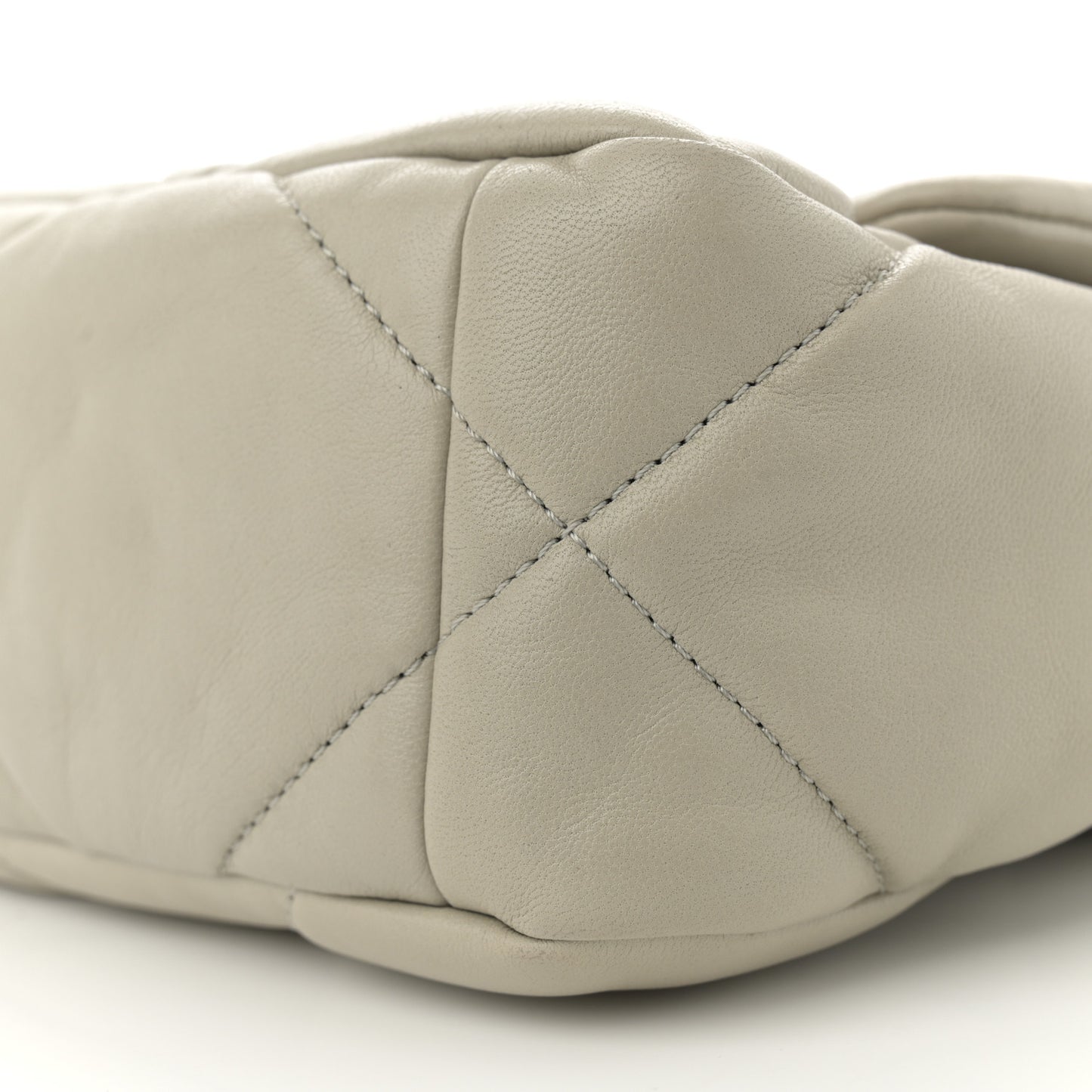 Lambskin Quilted Medium Chanel 19 Flap Grey