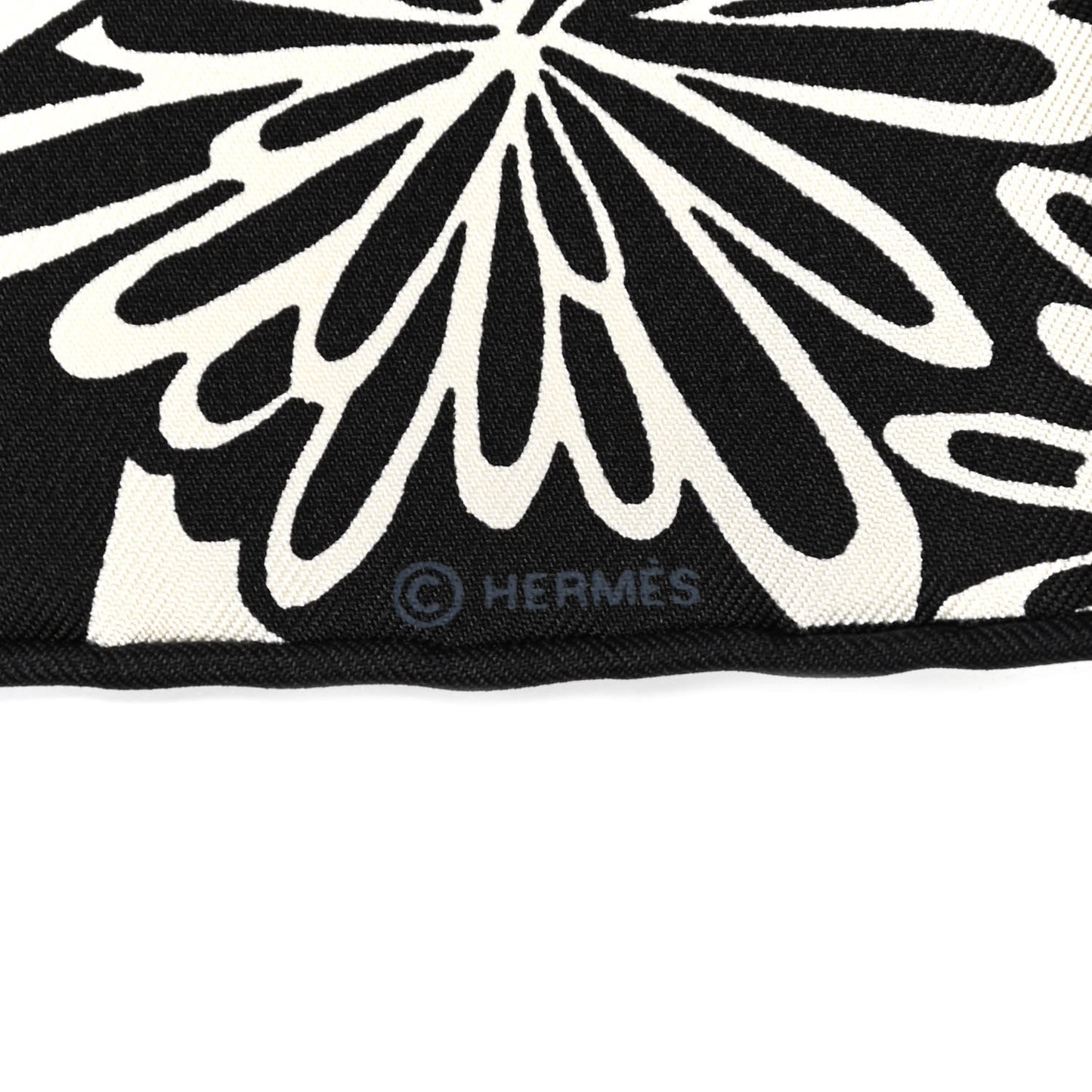 Silk The Three Graces Zoom Scarf 45 Blanc Casse Black