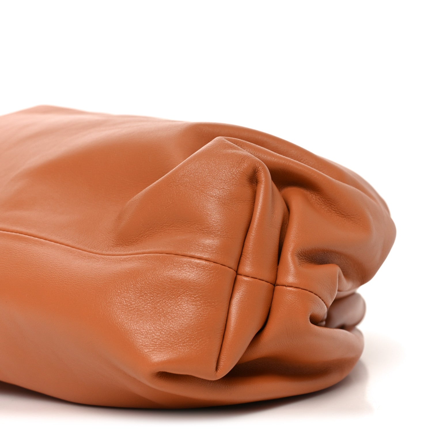 AJEWです♪ BOTTEGA /レザー /クラッチバッグ/clay Bottega Veneta Smooth Butter Calf The Pouch Oversized Clutch Clay