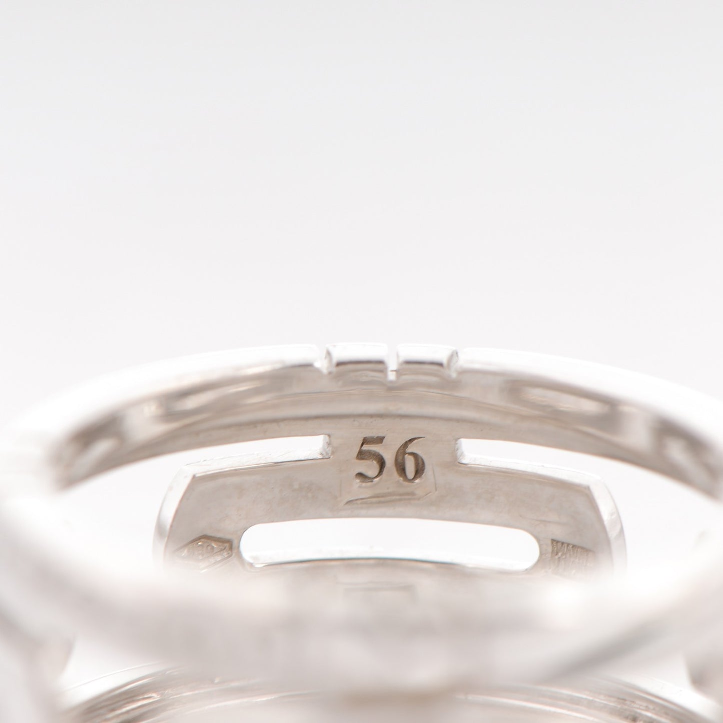 18K White Gold Small Parentesi Ring 7.5