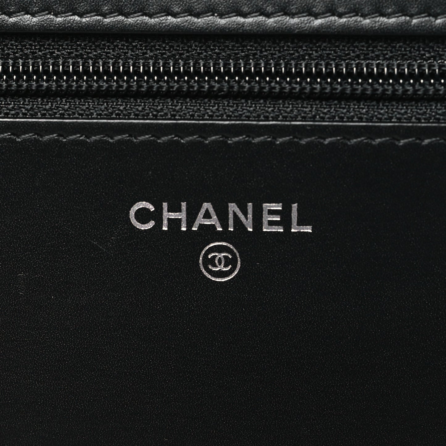 Calfskin Chain 20s Signe Wallet on Chain WOC Black