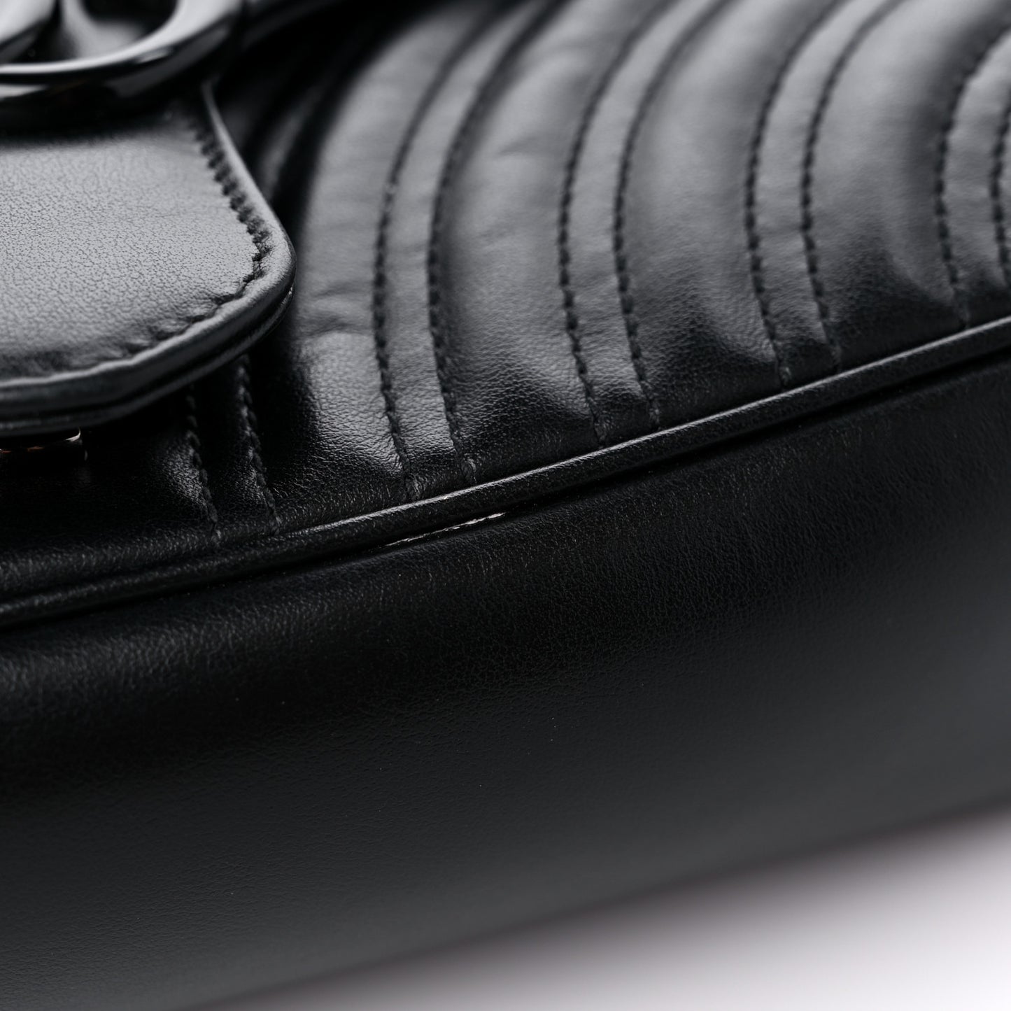 Calfskin Matelasse Monochrome Small GG Marmont Shoulder Bag Black