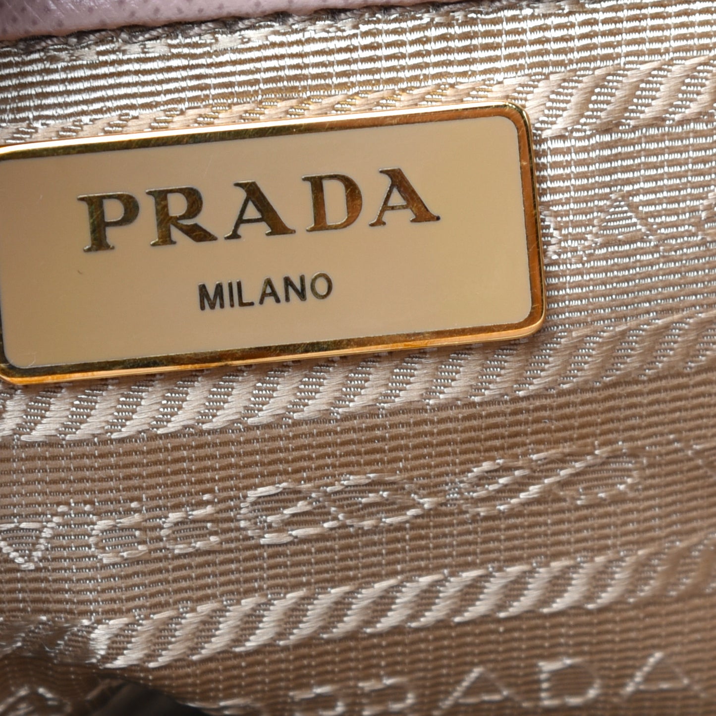 Saffiano Medium Galleria Double Zip Tote Cammeo