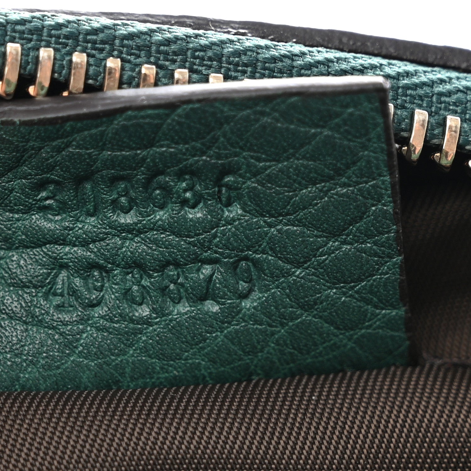 Gucci Pebbled Calfskin Medium Soho Cosmetic Case Emerald Green 7 of 10