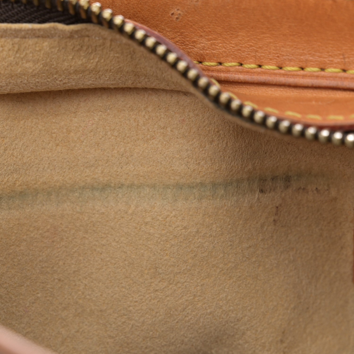 Louis Vuitton Monogram Hudson GM 10 of 15