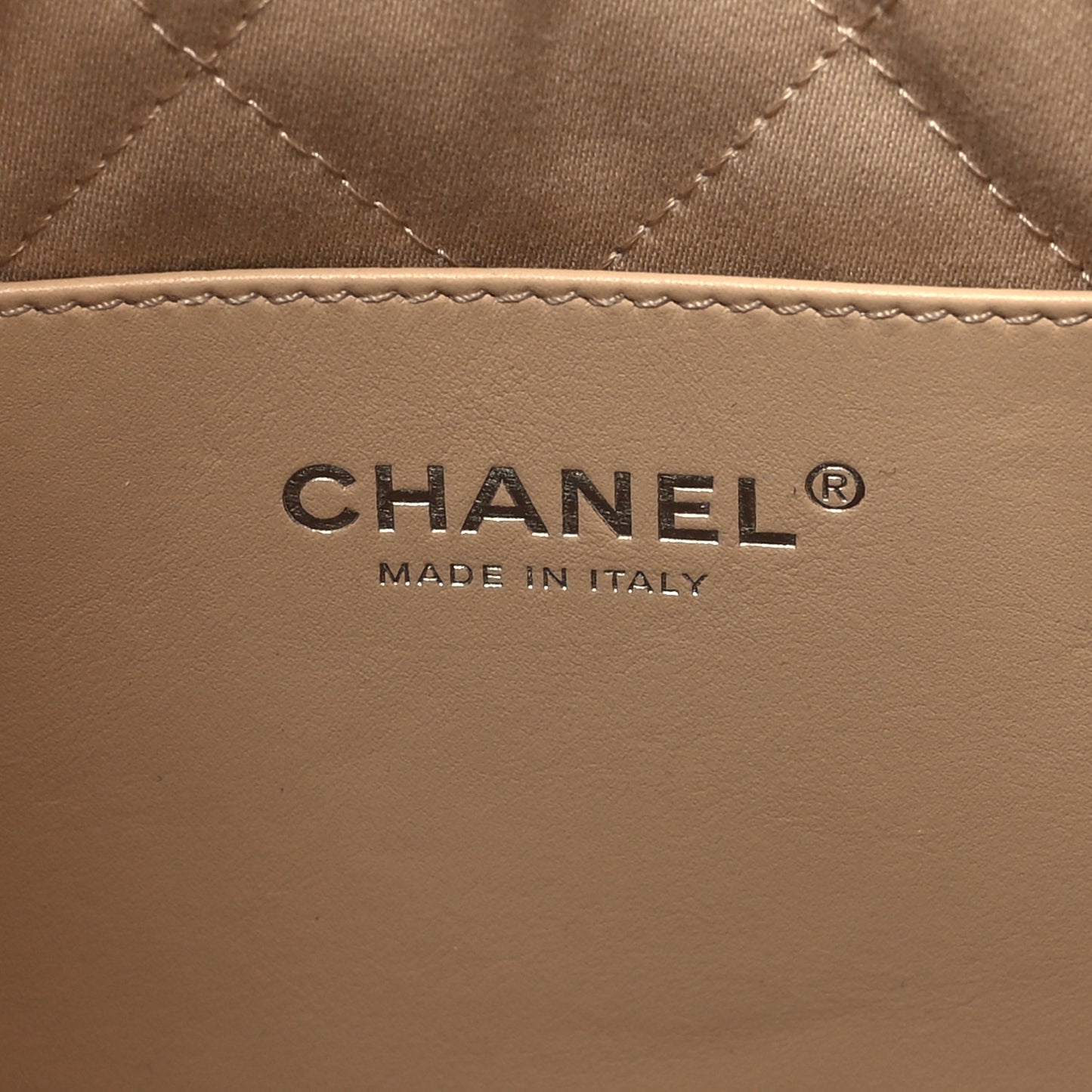 Shiny Calfskin Quilted Rainbow Mini Chanel 22 White