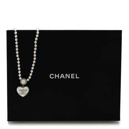 Chanel Pearl Crystal CC Heart Short Necklace Pearly White Gold 4 of 5