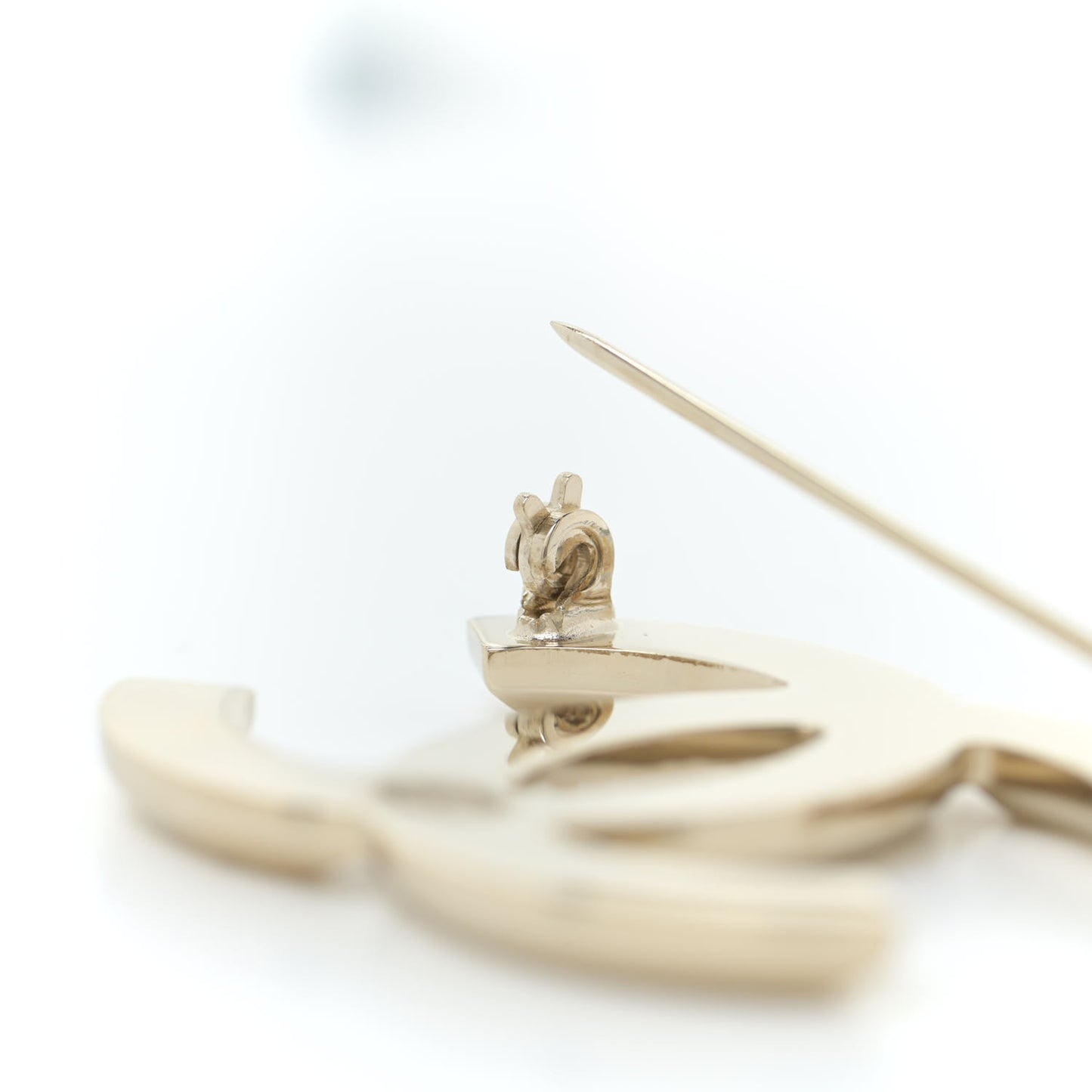 Metal CC Brooch Light Gold