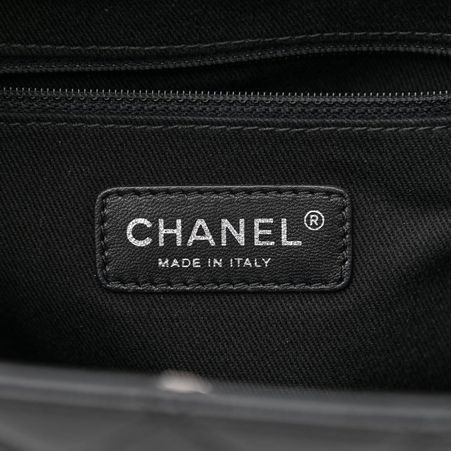 Caviar Quilted Medium CC Bucket Bag Black