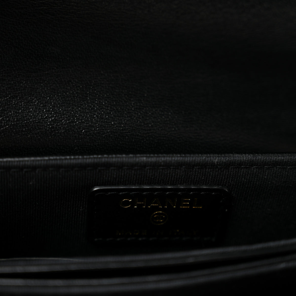 Shiny Lambskin Quilted Flap Phone Holder With Chain Black