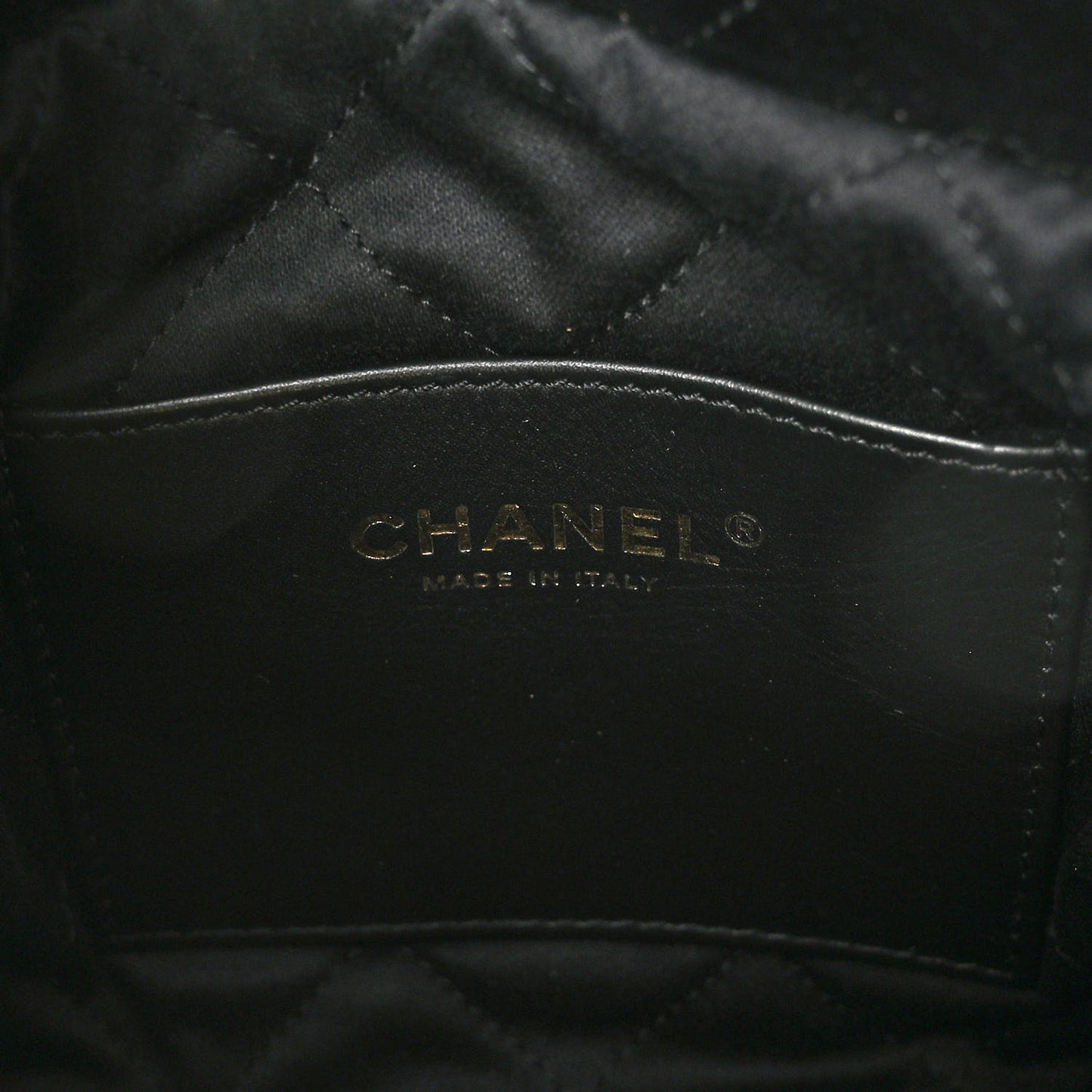 Shiny Crumpled Calfskin Quilted Pearl Mini Chanel 22 Black