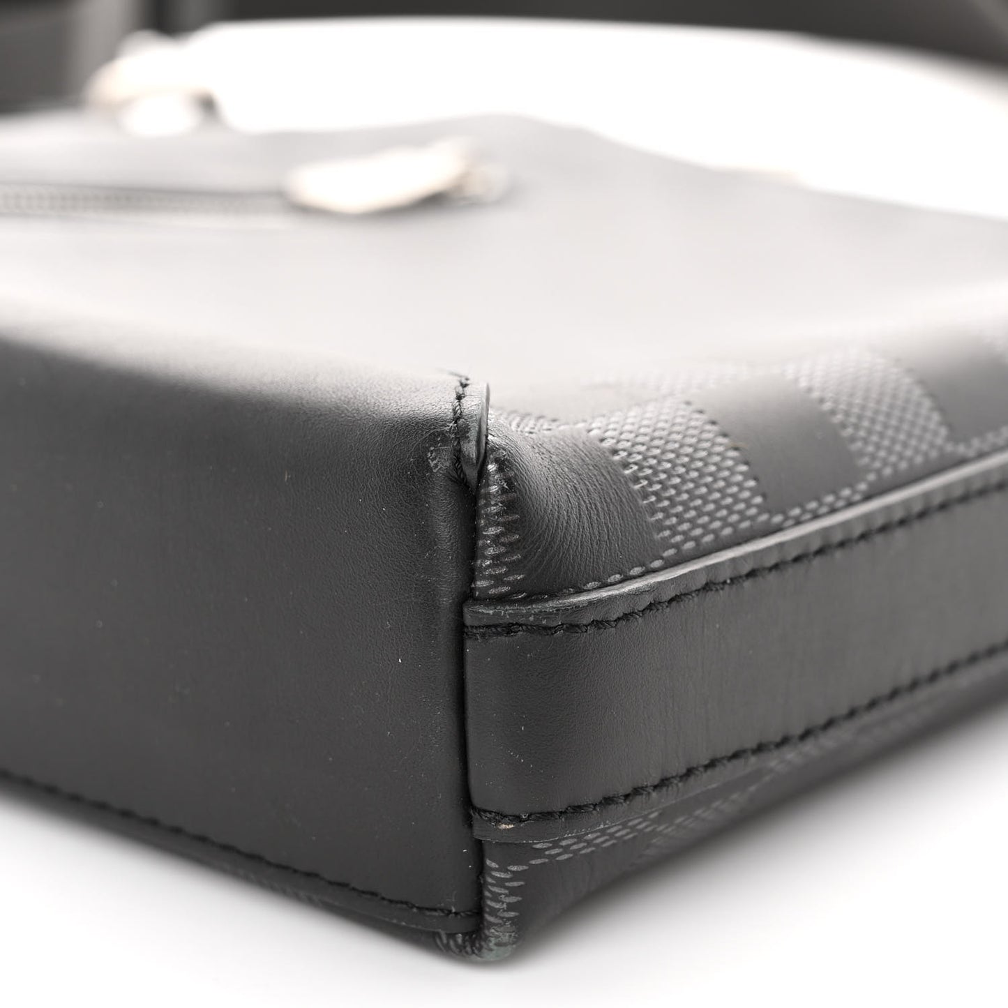 Damier Infini Discovery Messenger BB Onyx
