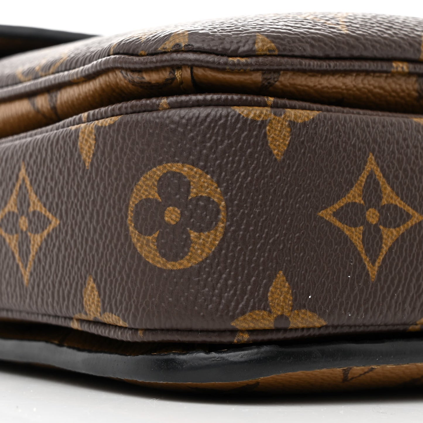 Reverse Monogram Pochette Metis