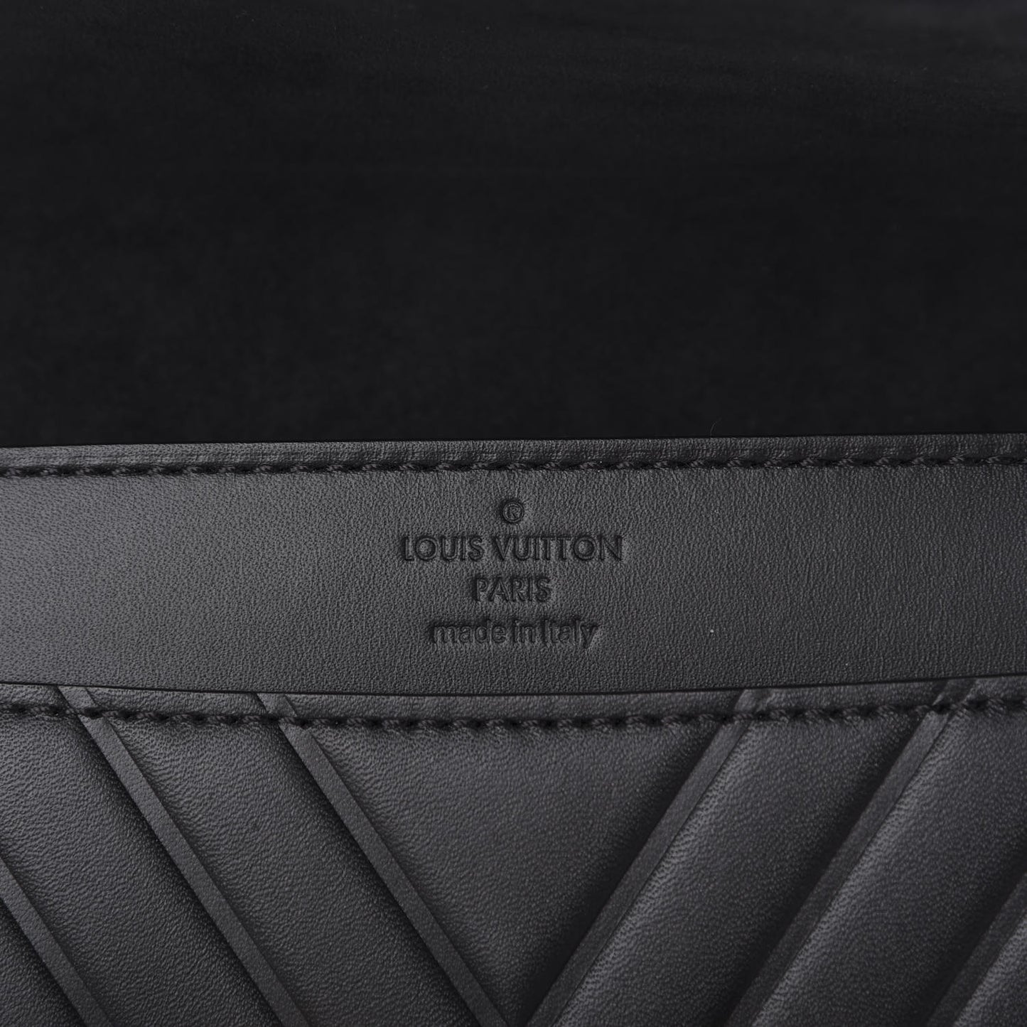 Calfskin Airy V Embossed Pochette Chain Louise GM Black