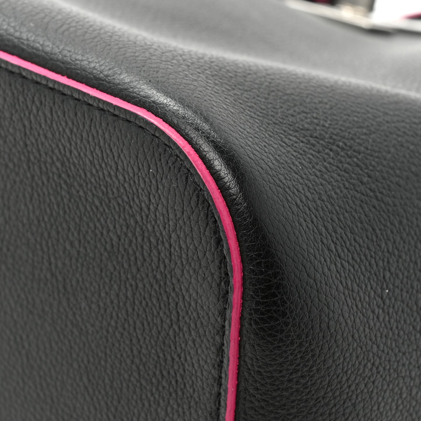 Calfskin Lockme Bucket Black