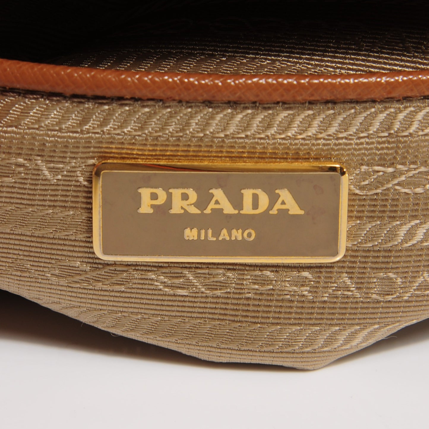 Saffiano Medium Galleria Double Zip Tote Caramel