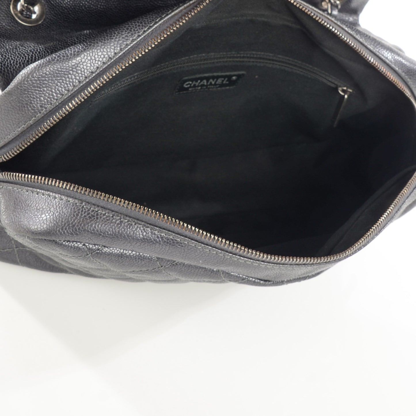 Iridescent Caviar Quilted Large Chic Flap Dark Silver