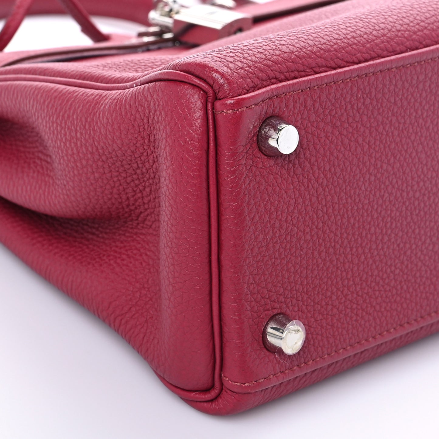 Togo Kelly Retourne 25 Rubis