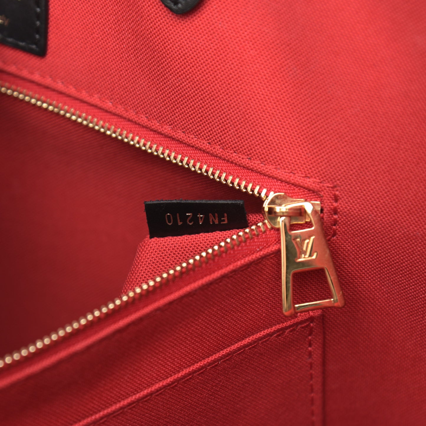 Reverse Monogram Giant Onthego MM