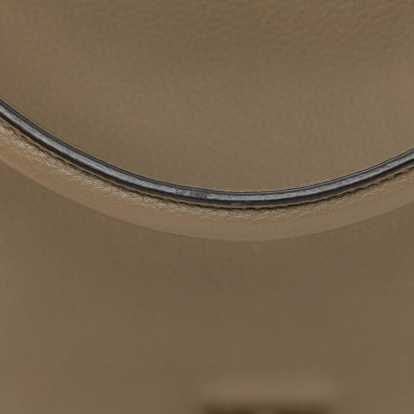 Drummed Calfskin Suede Medium Trapeze Souris