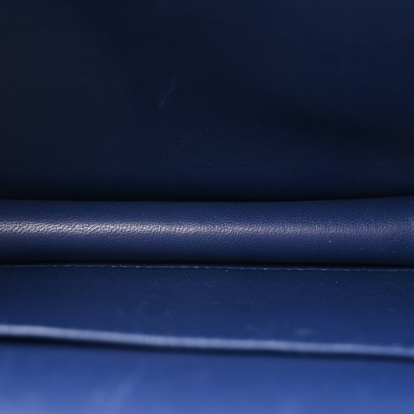 Epsom Enamel Constance 18 Bleu Saphir Orange Poppy