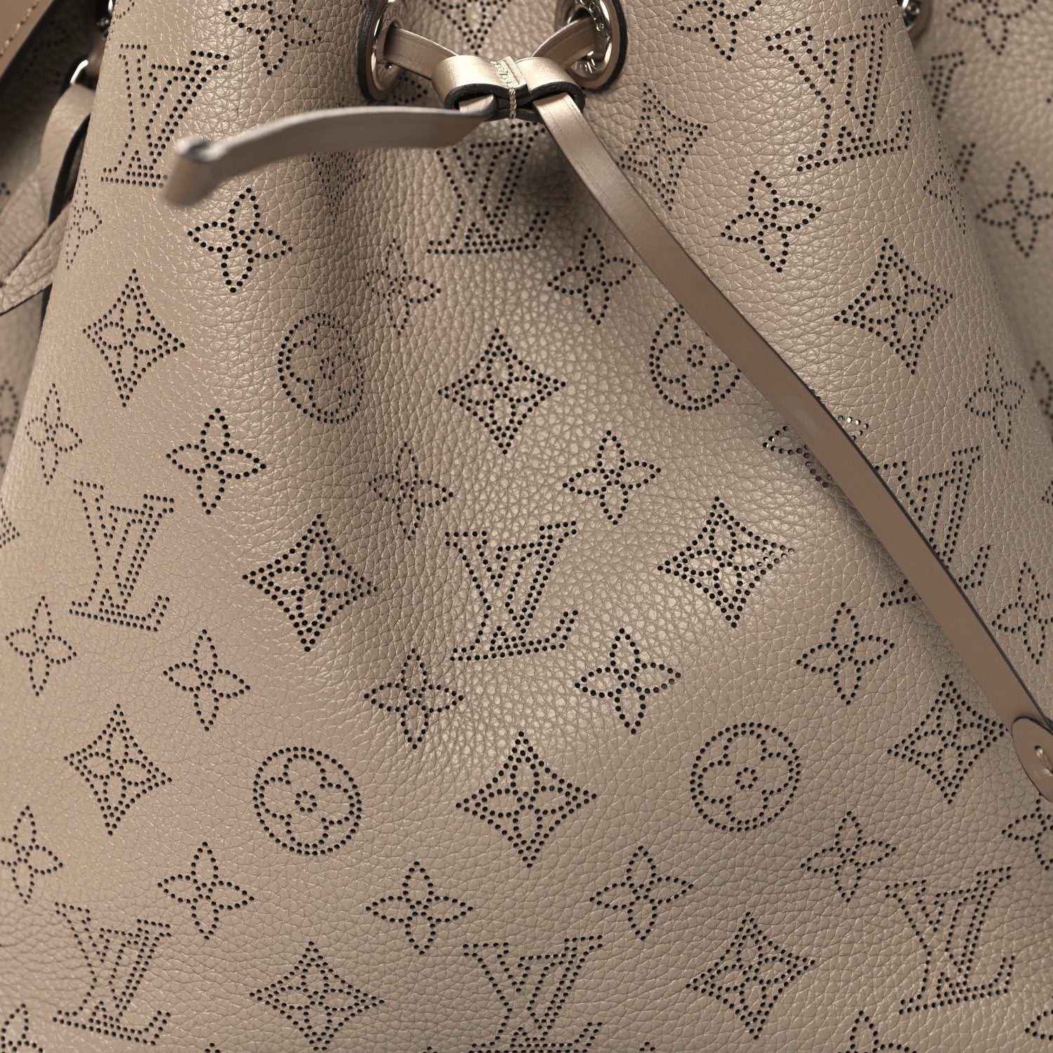 Louis Vuitton Mahina Muria Galet 7 of 10