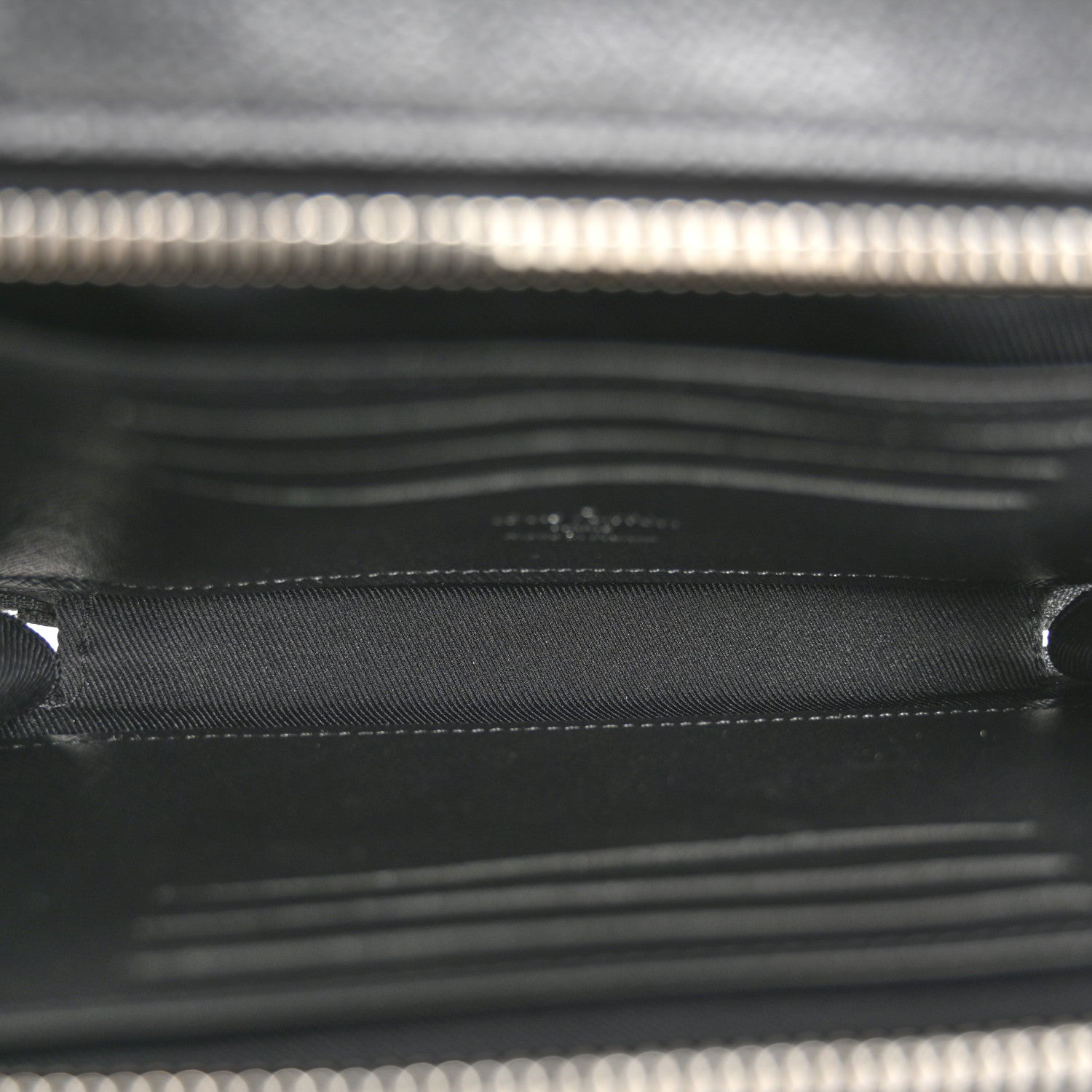 Louis Vuitton Damier Graphite Alpha Wearable Wallet 5 of 10