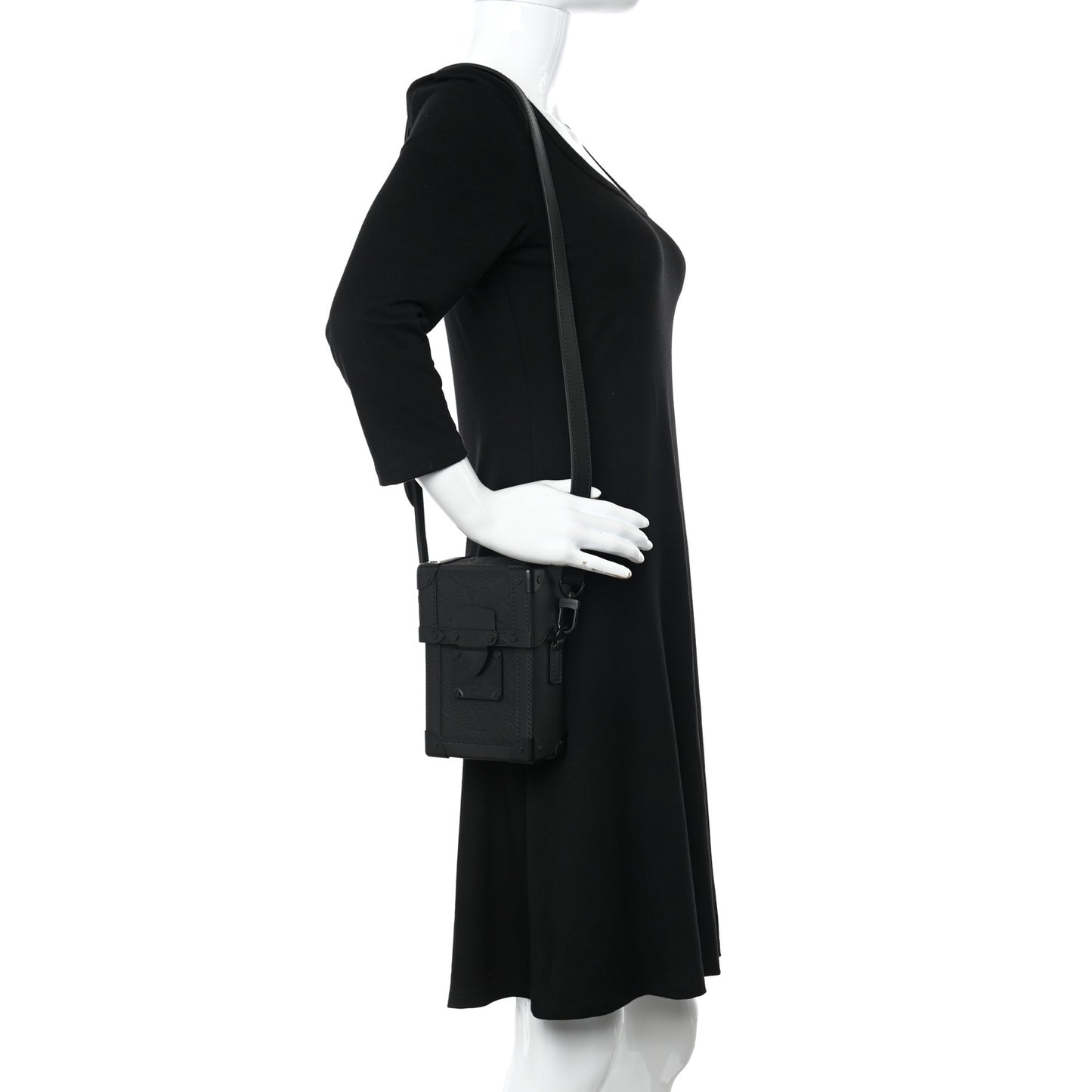 Taurillon Monogram Vertical Trunk Wearable Wallet Black