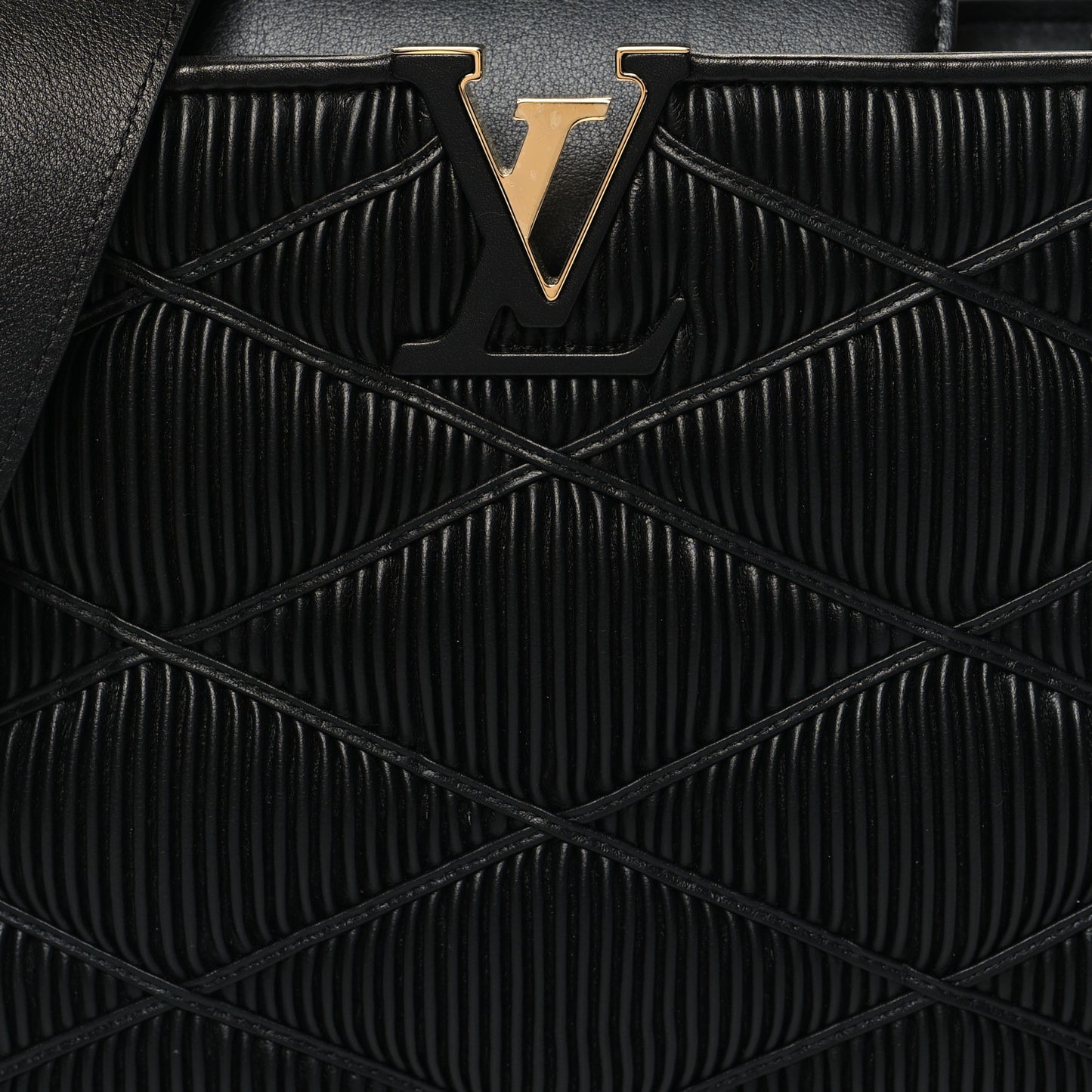 Calfskin Pleated Capucines BB Black