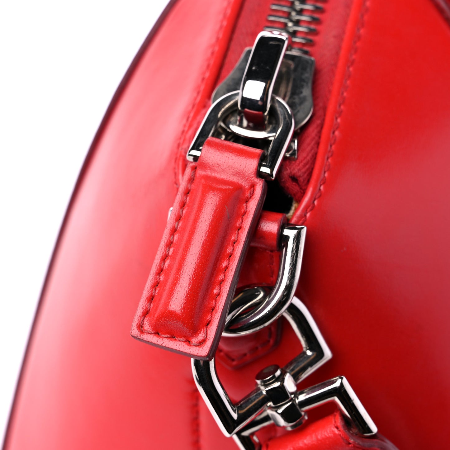 Shiny Lord Calfskin Medium Antigona Medium Red