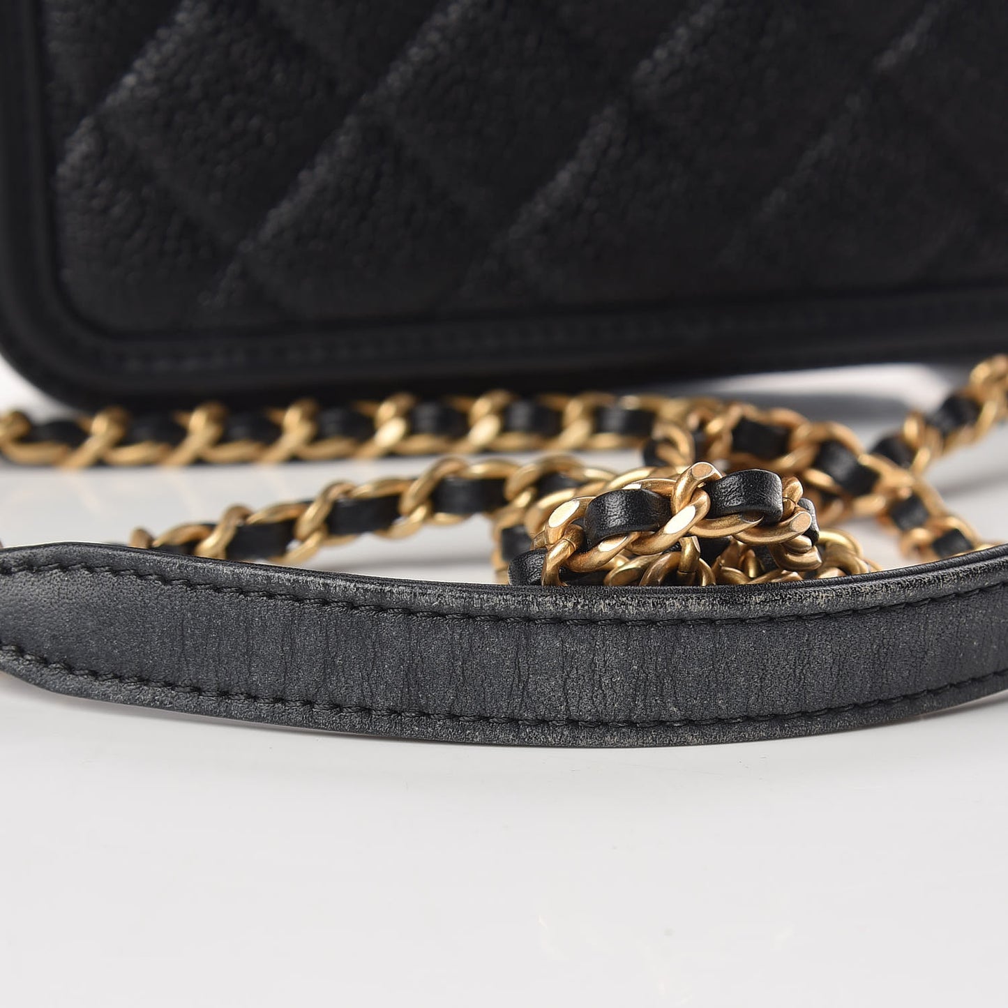 Caviar Quilted Small CC Filigree Vanity Case Black