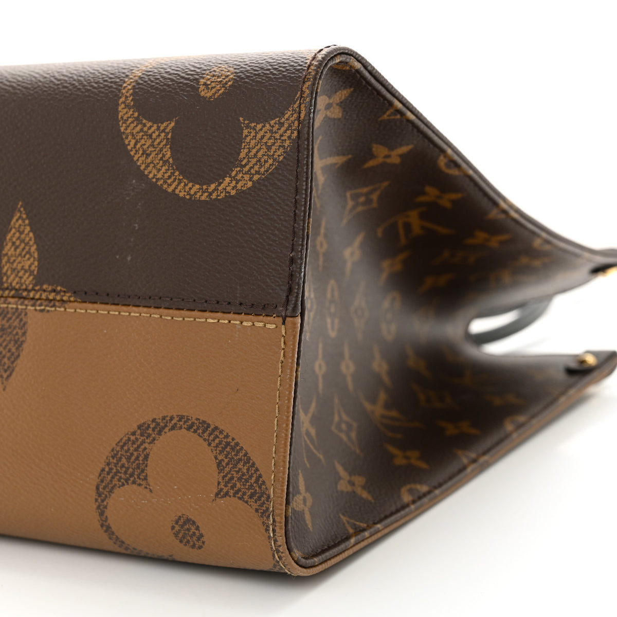 Reverse Monogram Giant Onthego MM