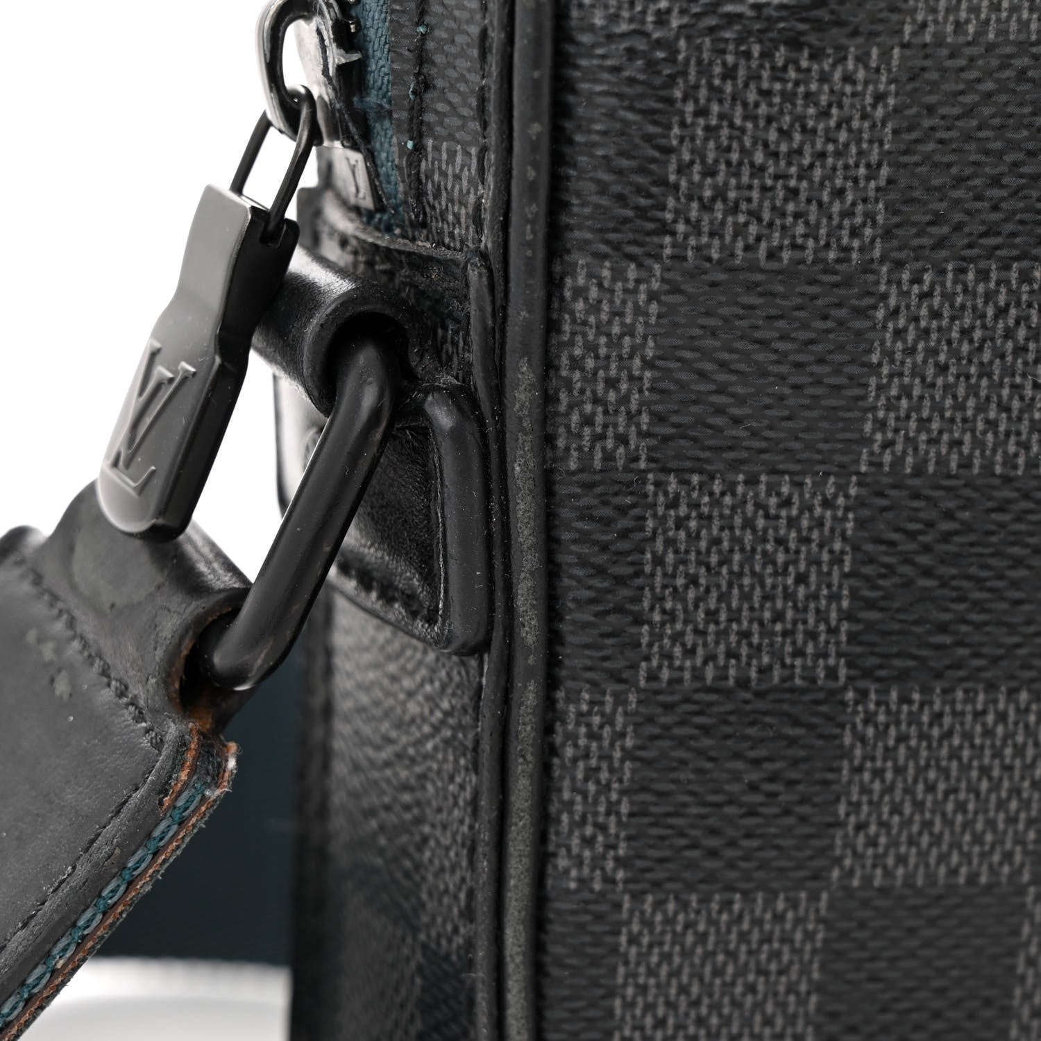 Louis Vuitton Damier Graphite Alpha Messenger Bag 15 of 20