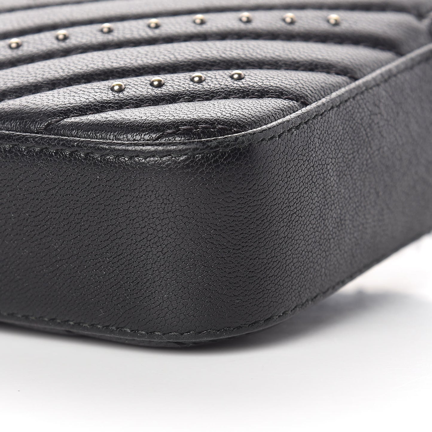 Sheepskin Chevron Quilted Studded Reissue Small Clutch With Chain Black