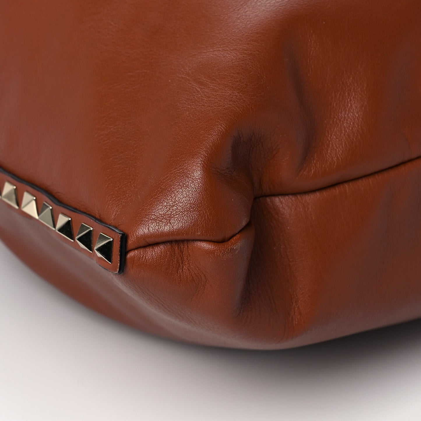 Calfskin Rockstud Hobo Selleria