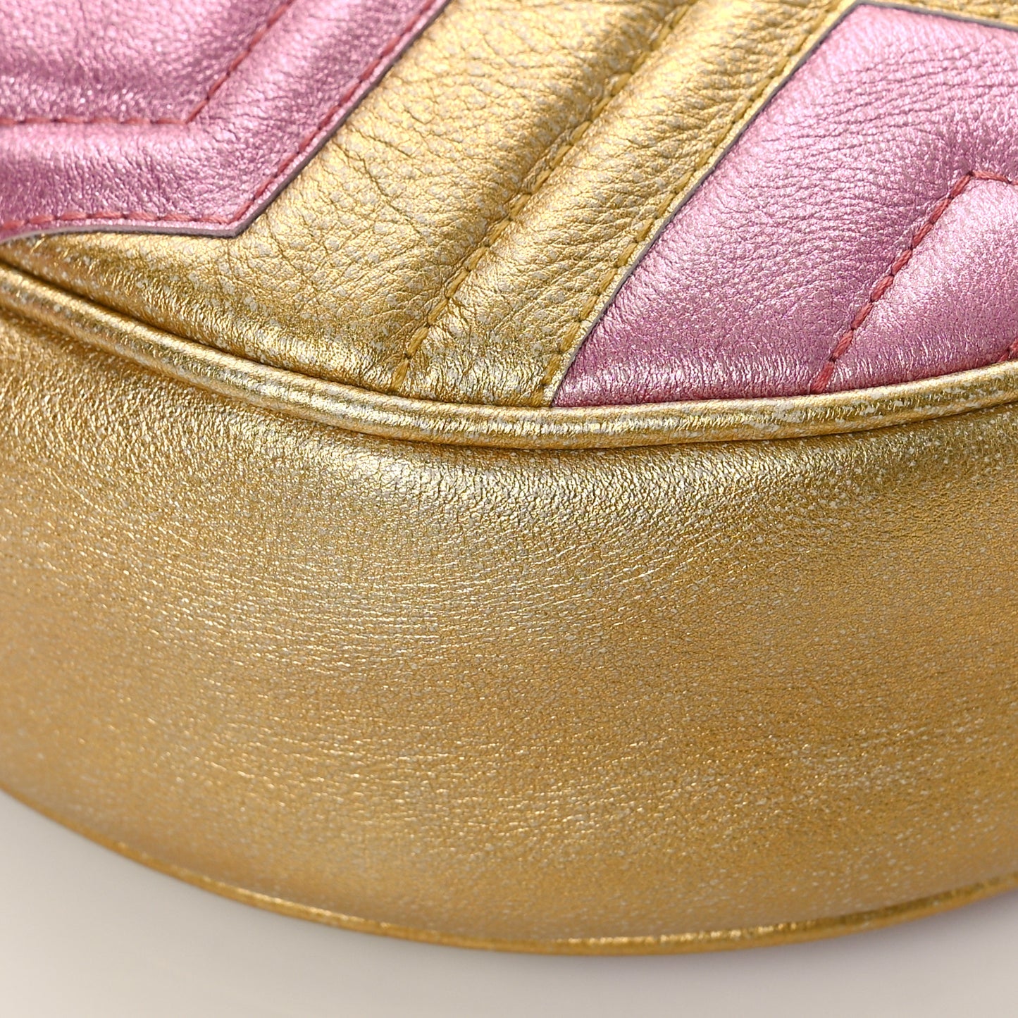 Metallic Nappa Matelasse Heart Mini GG Marmont Round Shoulder Bag Oro Vecchio Rosa