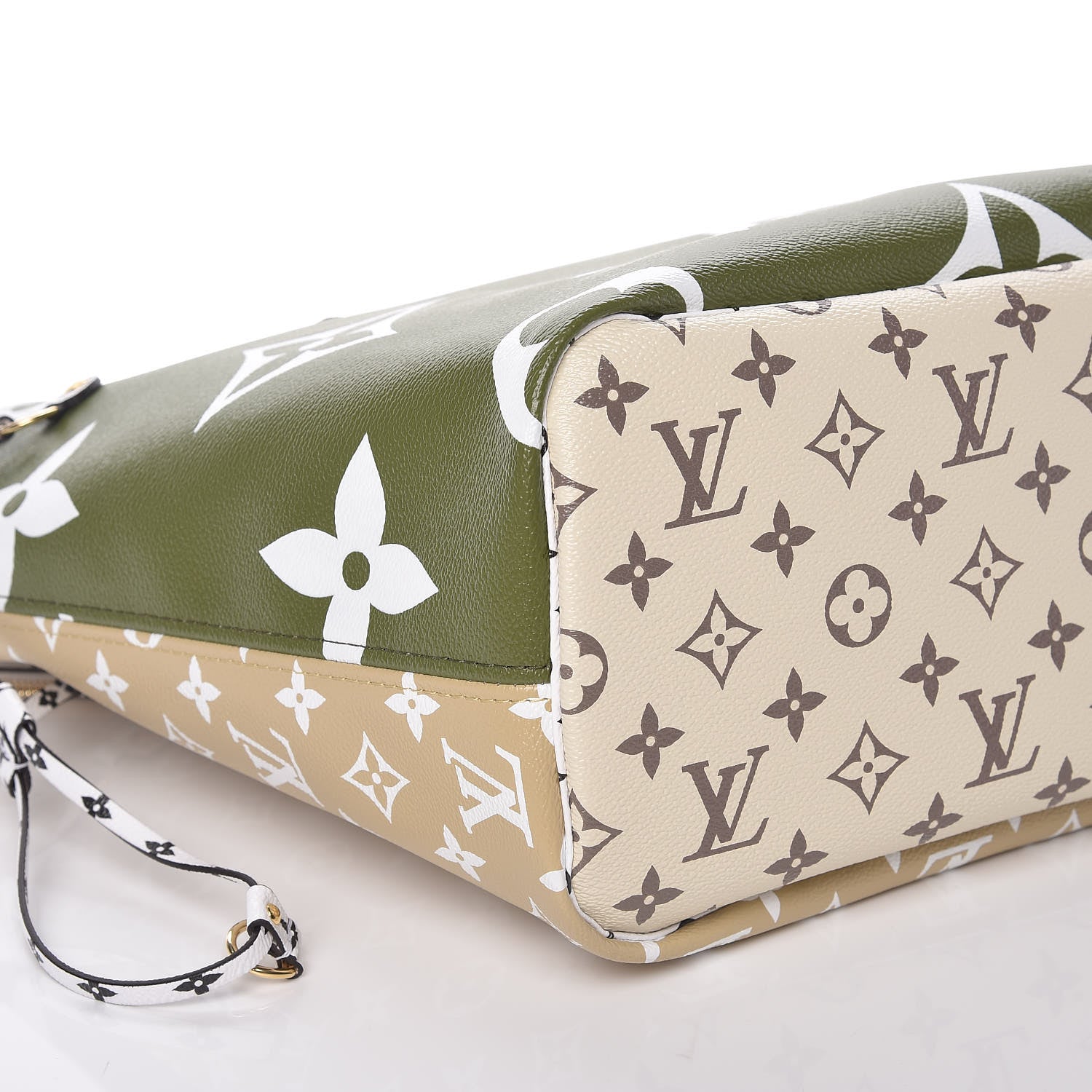 Louis Vuitton Monogram Giant Neverfull MM Kaki 7 of 11