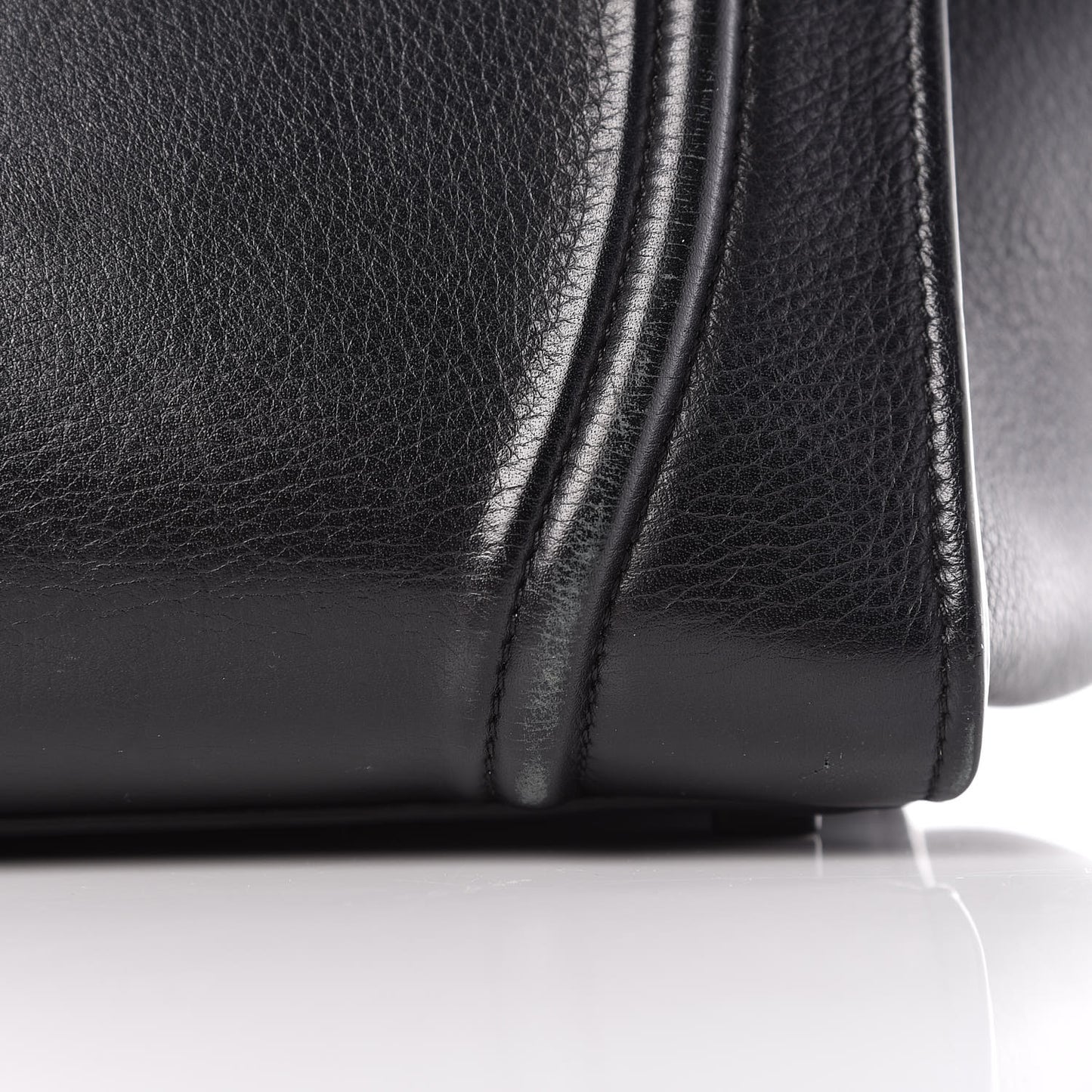 Supple Calfskin Medium Phantom Luggage Black