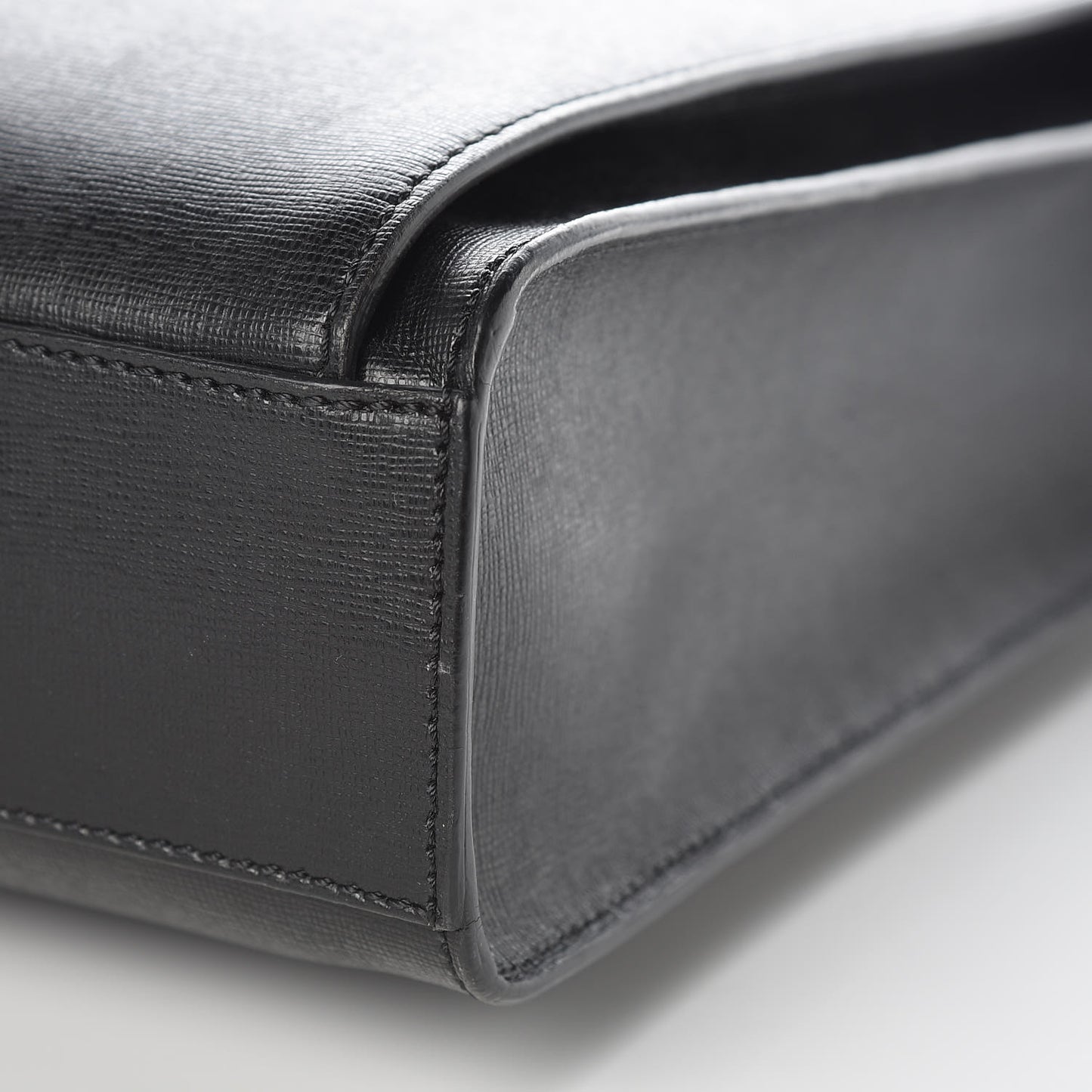Vitello Elite Flamingo Messenger Bag Black