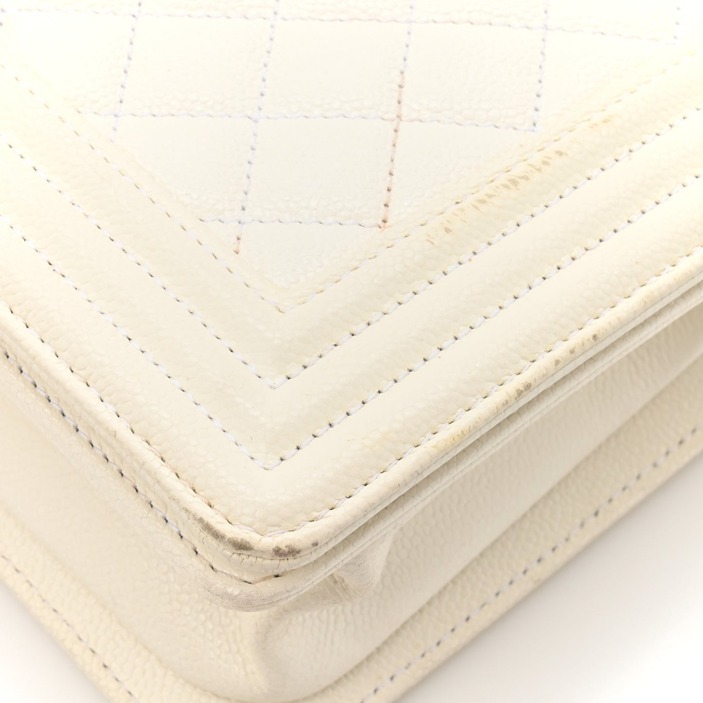 Caviar Quilted Medium Boy Flap White