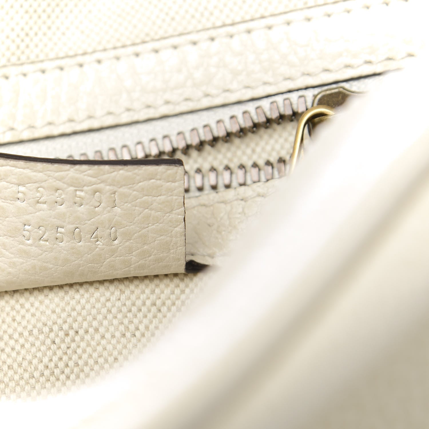 Gucci Grained Calfskin Logo Messenger Bag White 7 of 10