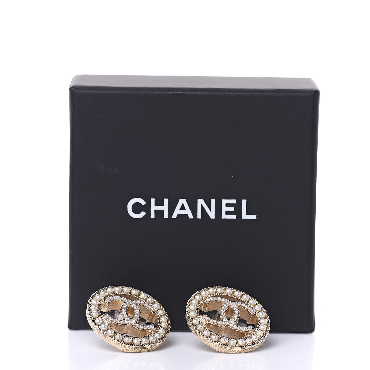 Pearl CC Round Earrings Gold