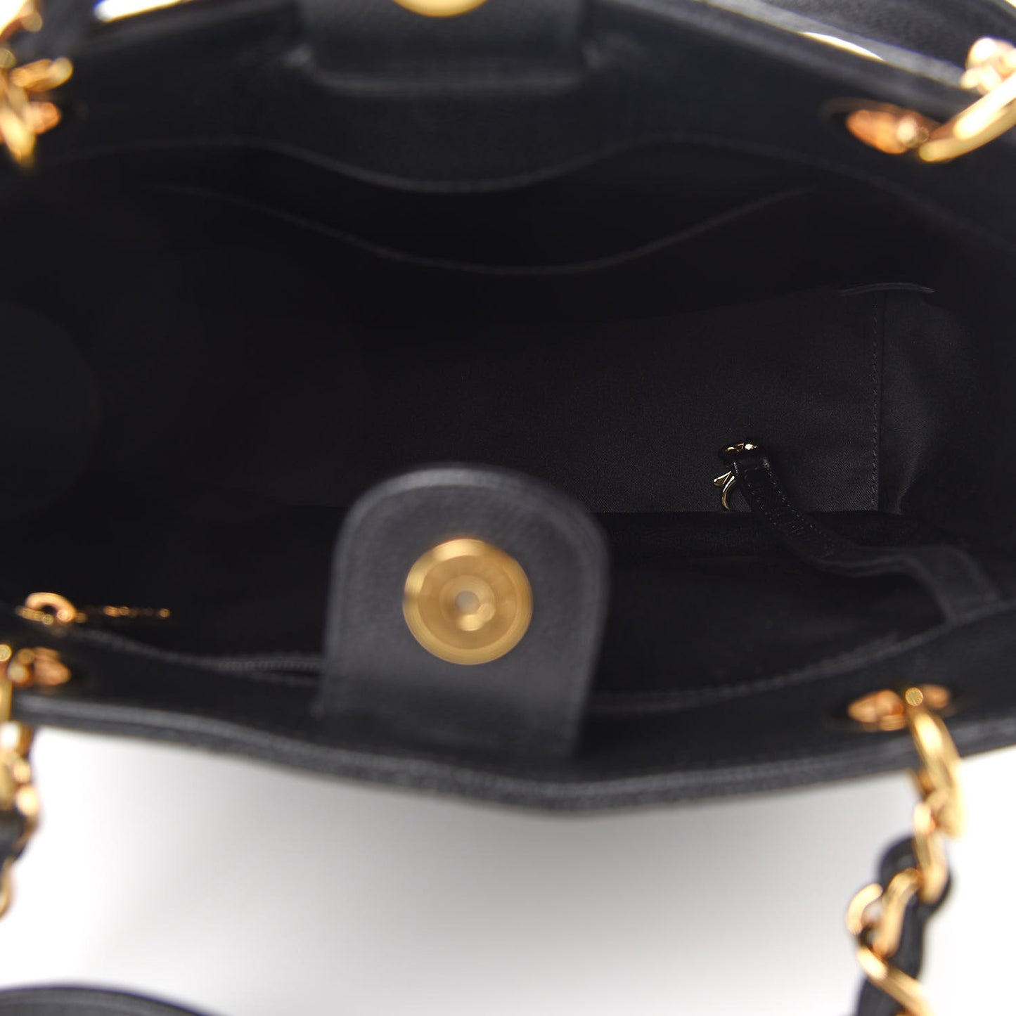 Caviar Quilted Petit Shopping Tote PST Black