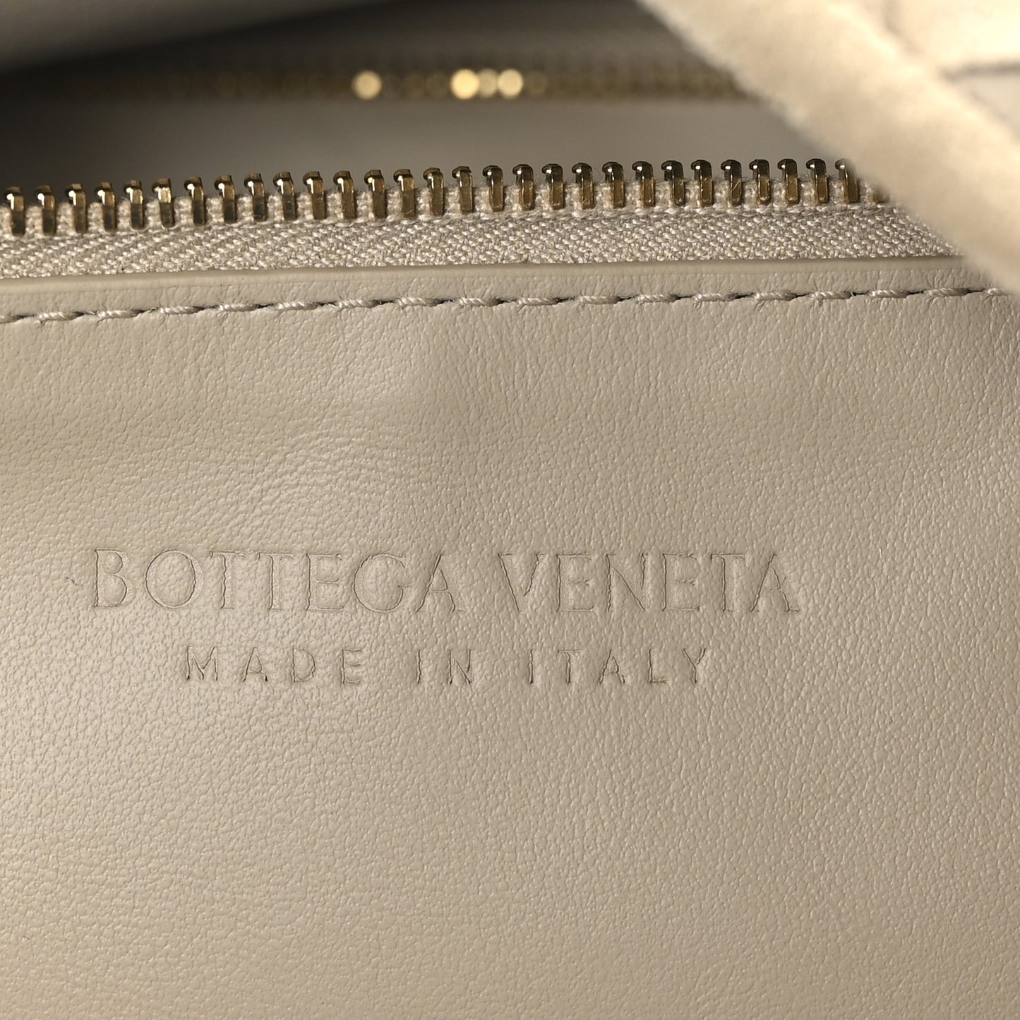 Suede Intrecciato Large Hop Ecru