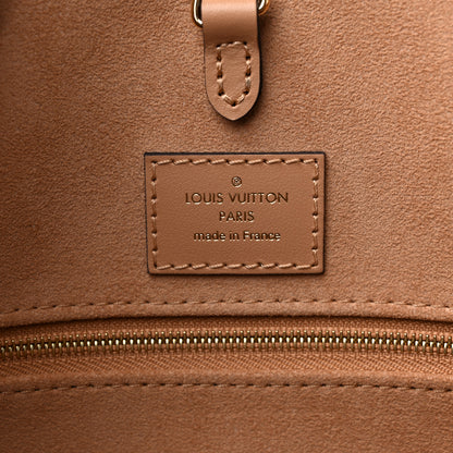 Louis Vuitton Empreinte Monogram Giant Onthego MM Arizona Creme 6 of 9