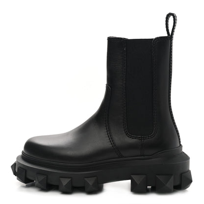 Valentino Garavani Calfskin Womens Trackstud Beatle Chelsea 45/55mm Ankle Boots 36.5 Black 1 of 8