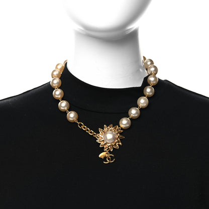 Chanel Pearl Flower CC Necklace Gold 2 of 5