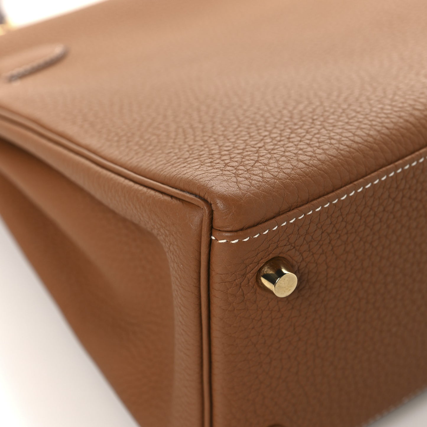 Togo Kelly Retourne 28 Gold