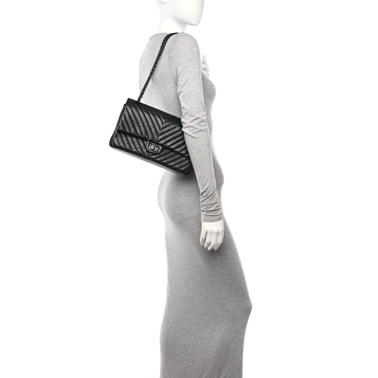 Aged Calfskin Chevron Quilted 2.55 Reissue 226 So Black